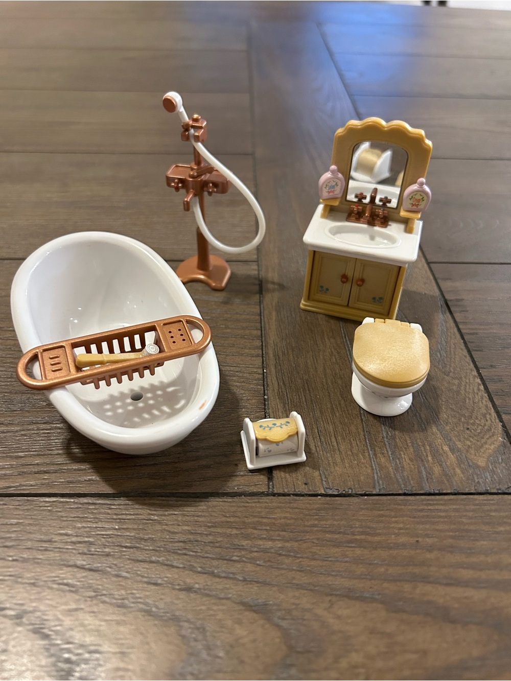 Calico Critter- White and Gold Mini Bathroom Set